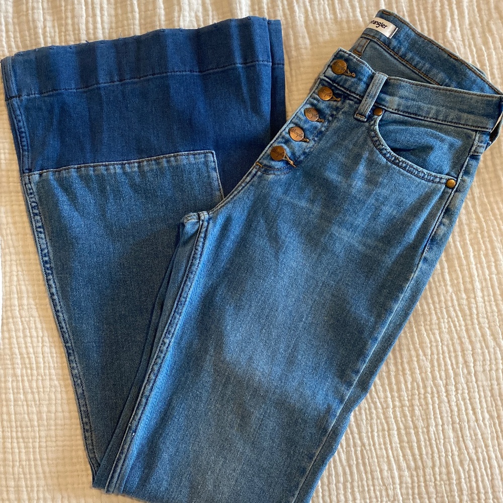 Wrangler Highrise Flare Jeans